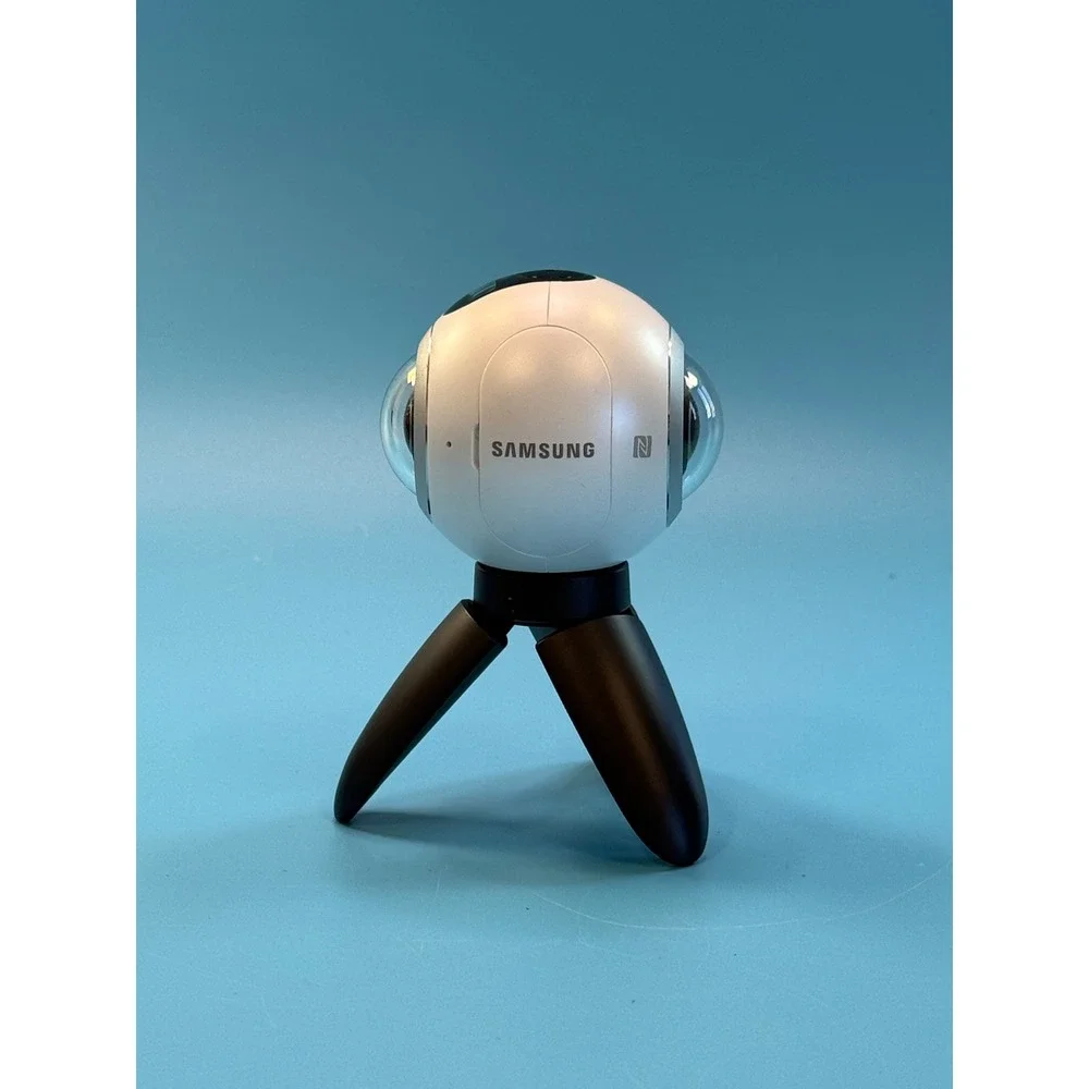 Samsung Gear 360 SM-C200 360° VR Camera Dual Lens 15MP Used w/ Tripod No microSD